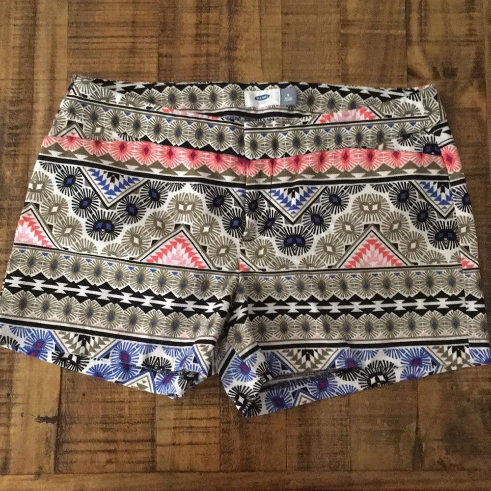 ⭐️LAST CALL- DONATING⭐️ Old Navy Patterned Shorts